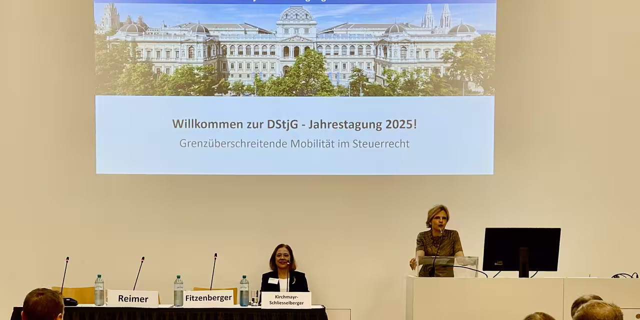 Saal neu, mit besserem Gesichtsausdruck